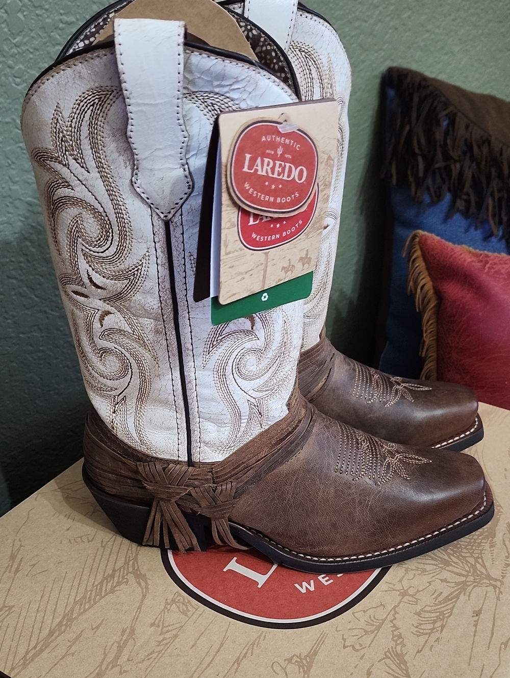Laredo Women's Sand/White W/Straps Western Cowgirl Boots Sz 7M New In Box - Picture 5 of 10